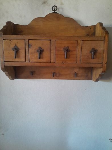 Mexican pine wall rack