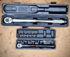2 Torque Wrenches 1/2. & 1/4 Set