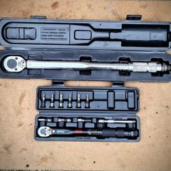 2 Torque Wrenches 1/2. & 1/4 Set