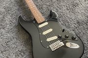 Fender SQUIRE SE Stratocaster 2007 + Extras