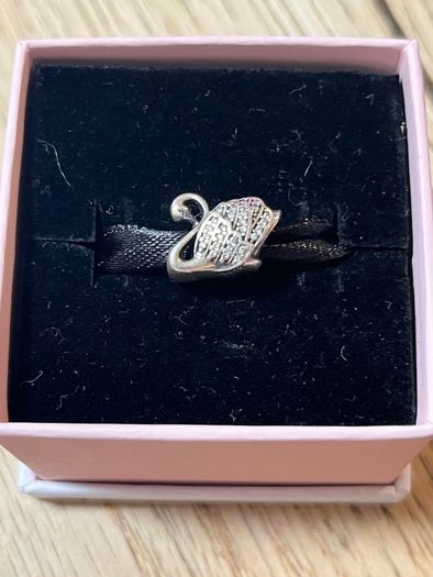 Pandora Swan charm-like new
