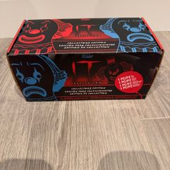 Funko IT Pennywise 812 Deadlights Hot Topic Exclusive Collector Box Vaulted