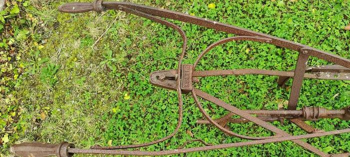 Vintage Victor Hoe Pierce Wexford