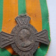 Netherlands: Commemorative War Cross 1940-1945, on original ribbon mount