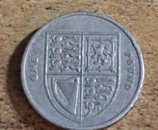 Great Britain UK 2008 One Pound Elizabeth II Coin, Royal Shield - free standard postage