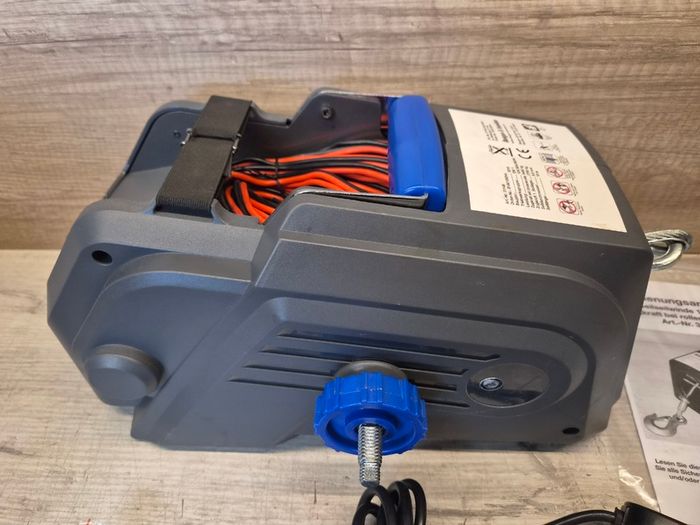Berger + Schroter 12V Premium Cable Winch with radio remote control