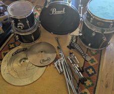 Partial Drum Kit (Pearl Target)