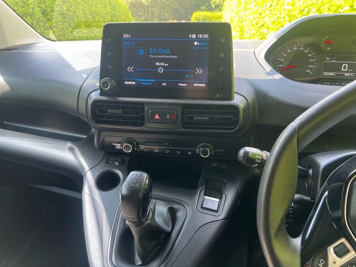 peugeot partner