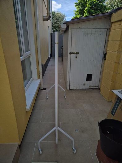 clothes rail