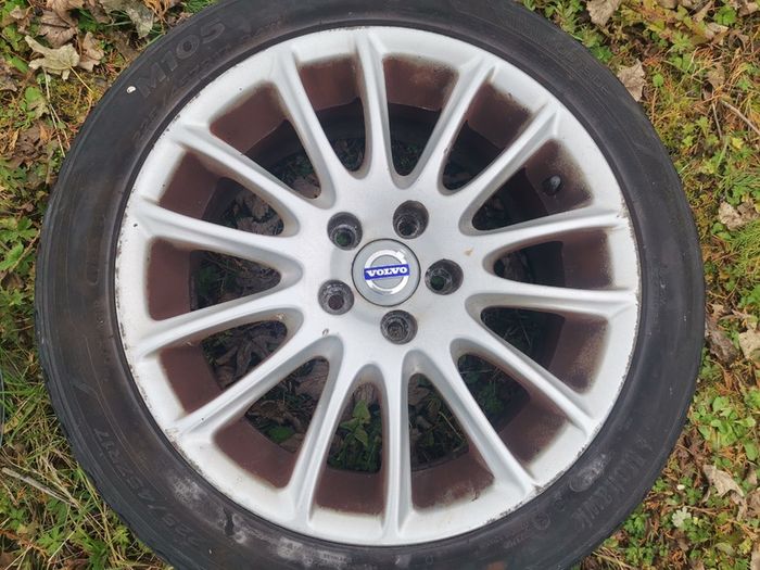 Set of 4 Volvo 17-inch alloy wheels
