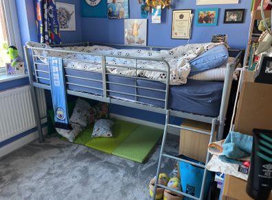Mid sleeper bed