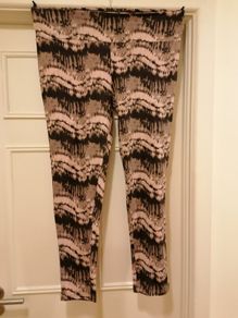 Women's Sports Leggings NWT SIZE L