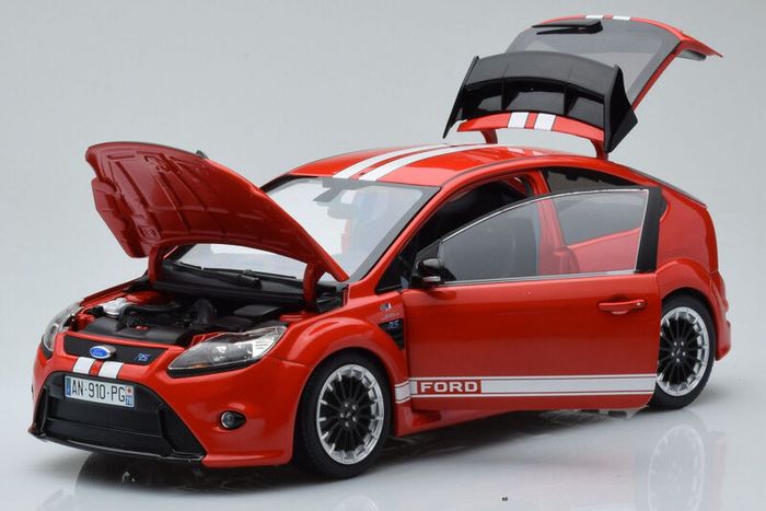 Ford Focus RS mk2 Le Mans Edition 2010 New in Box 1/18