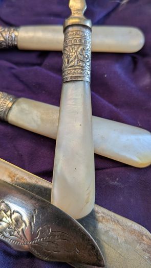 Antique EPNS Mother-of-Pearl Fish Cutlery 12 Piece Cased Set Damaged