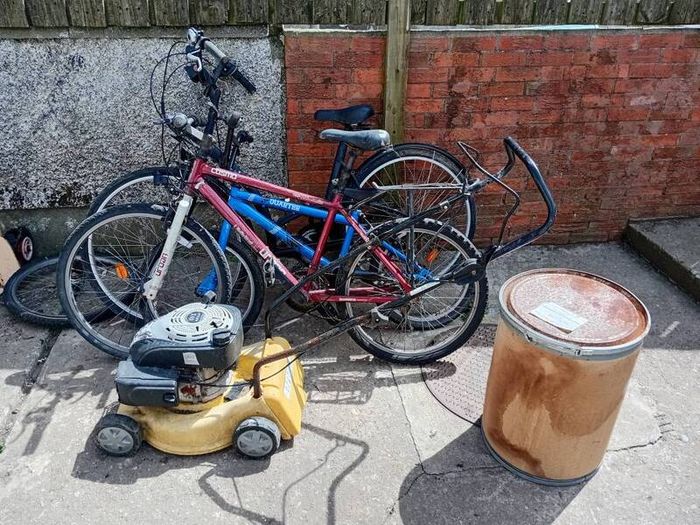 Bikes + 50" Smart Toshiba  Tv