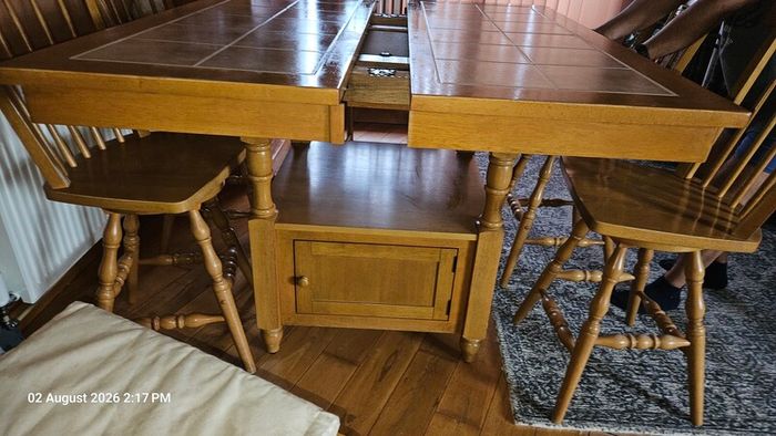 Solid oak extendable table