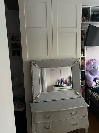 mirror and dressing table