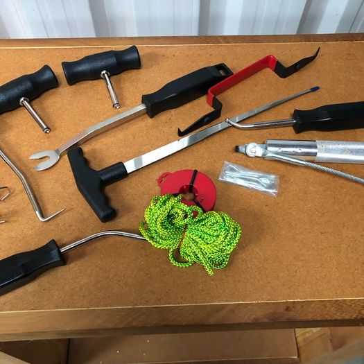 Set of Windscreen removal tools