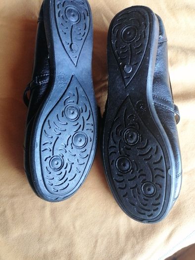 Girl's Black Shoes