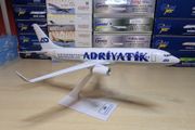 Adriyatik 1:200 scale model airplane, Boeing 737-800 aircraft, NEW