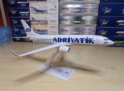 Adriyatik 1:200 scale model airplane, Boeing 737-800 aircraft, NEW