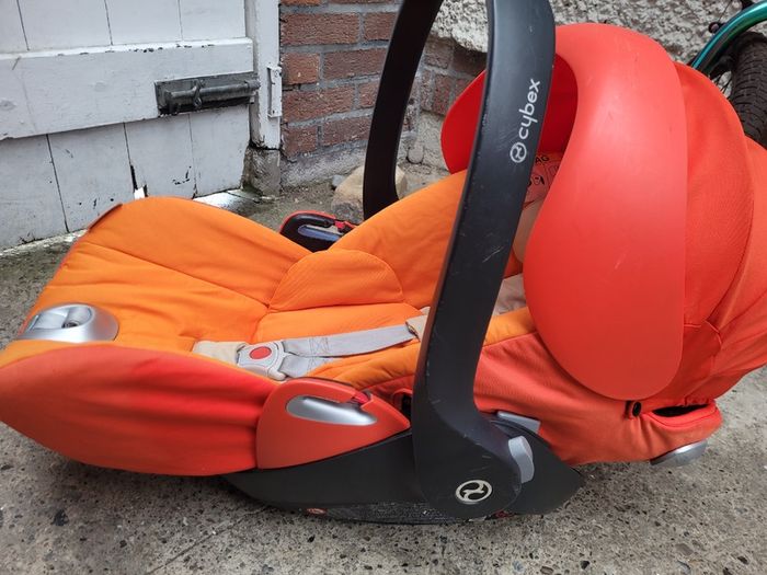 Cybex Cloud Q newborn carseat