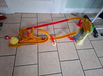 toy- Mario hot wheels race track