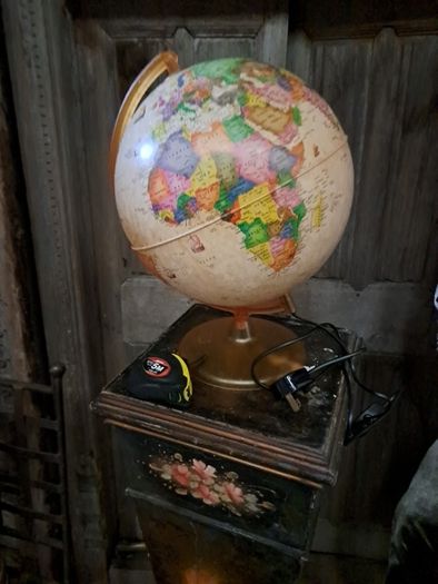 Retro Globe Light