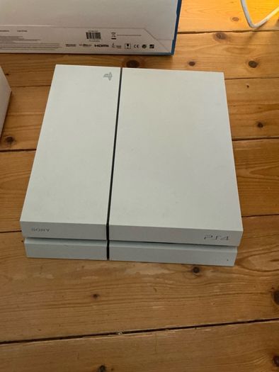 PS4 Console Boxed Glacier White With Additional Controller