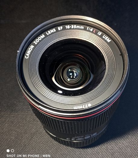 Canon EF 16-35 f/4 L IS USM lens
