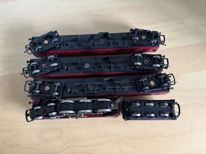 Hornby LMS Locomotive & 3 Carriages