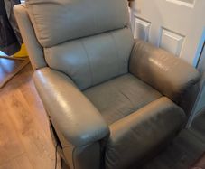 Single seat recliner and tilt function