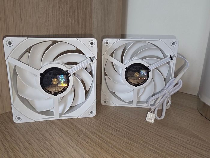 3x Thermalright 120mm White PC Fans (2 NEW, PWM)