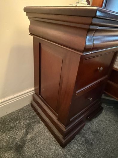 Bedroom furniture set