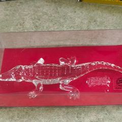 Crystal: Figurines Alligator, 5.1/2 boxed stamp from the Swiss glass manufacturer Glasi Hergiswil, indicating it was handmade in Switzerland since 1817Designer: Roberto Nieder .