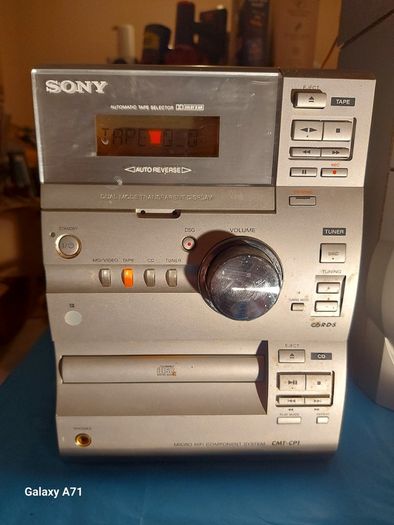 Sony Micro Hifi System Model CMT-CP1, Radio, CD and Tape with Two Philips Speakers Model FWB-C355-01 in excellent condition
