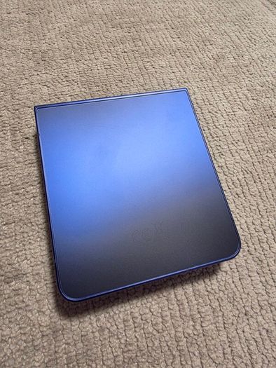 Samsung Galaxy Z Flip 7 512GB - Like New, 1 year old -12 mth Samsung Waranty -Blue color