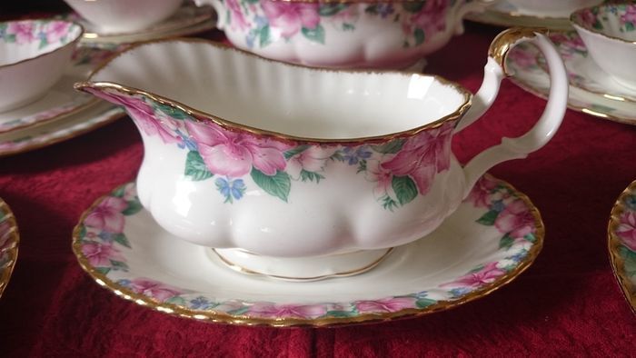 Rare 45 Piece Royal Albert Lydia Bone China Gold Gilt Dinner And Tea Service / Set For 6 Person Setting Made In England