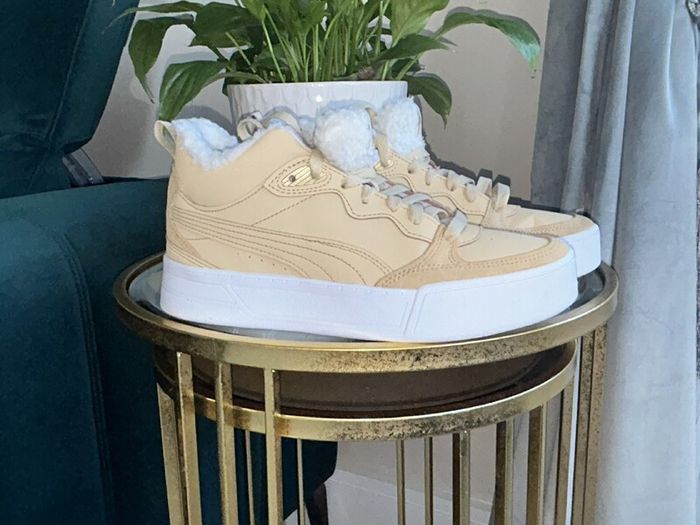 Ladies Beige & White Puma Trainers
