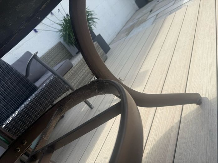 outdoor round table