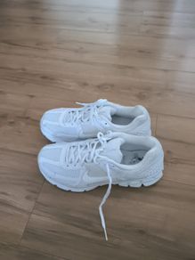 Men or women  shoes, size 41, UK 7,white, like new