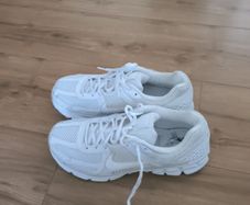 Men or women  shoes, size 41, UK 7,white, like new