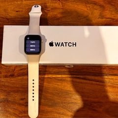 Apple Watch SE (2nd generation GPS 40mm)
