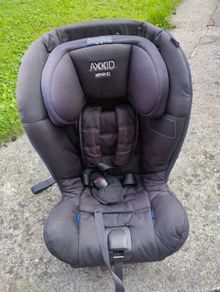 Axkid Minikid car seat
