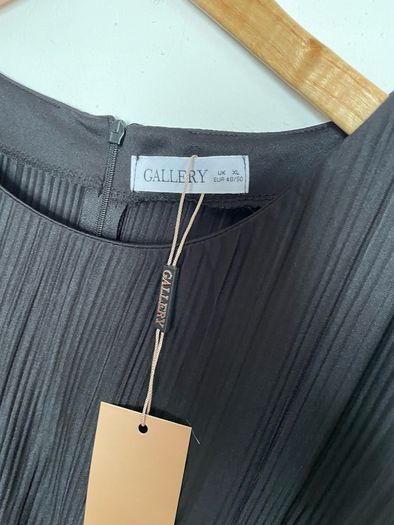 Gallery black plus size top - New