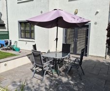 Garden table, 4 x recliner chairs and parasol