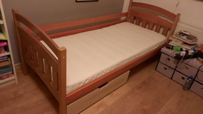 Bunk bed or freestanding 2 single bed