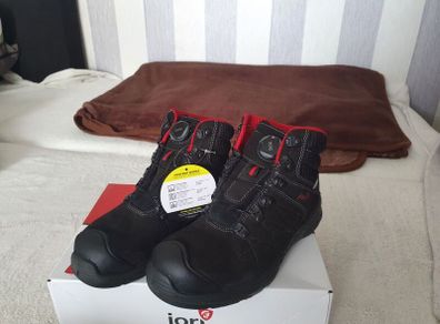 Safety footwear