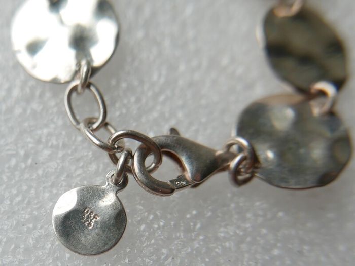 D&F 925 Sterling Silver Hammered Disc Bracelet