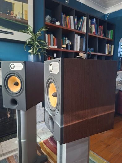 B&W 685 Speakers + Stands